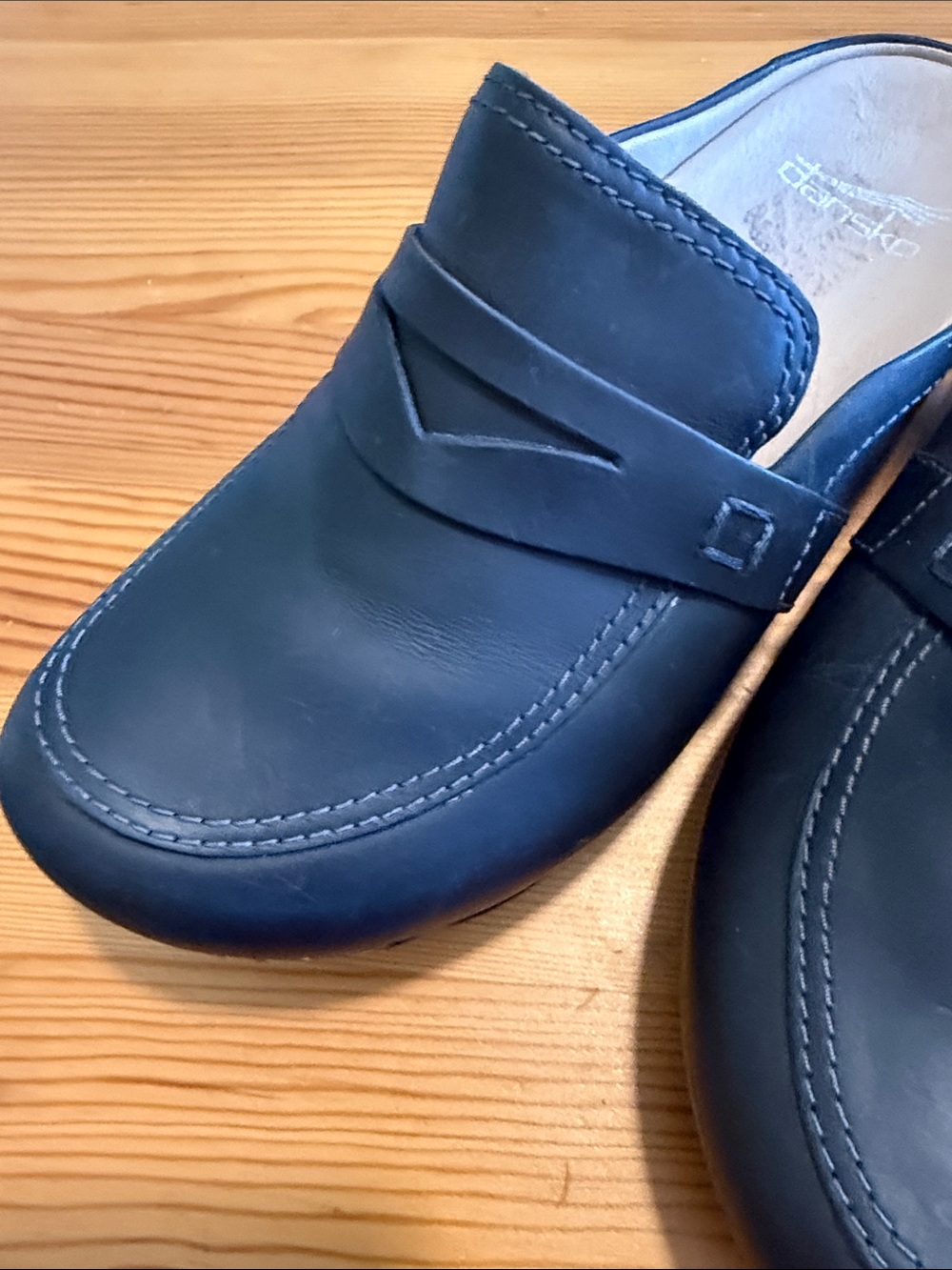 Dansko Bel Black Oiled Pull Up Clog Black - Picture 6 of 8